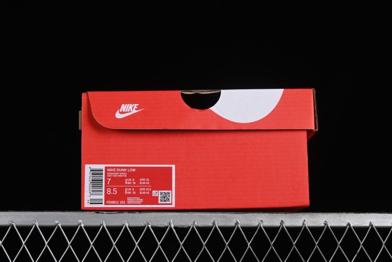 Nike SB Dunk Low White Green Skateboarding Shoes - FD9911-101