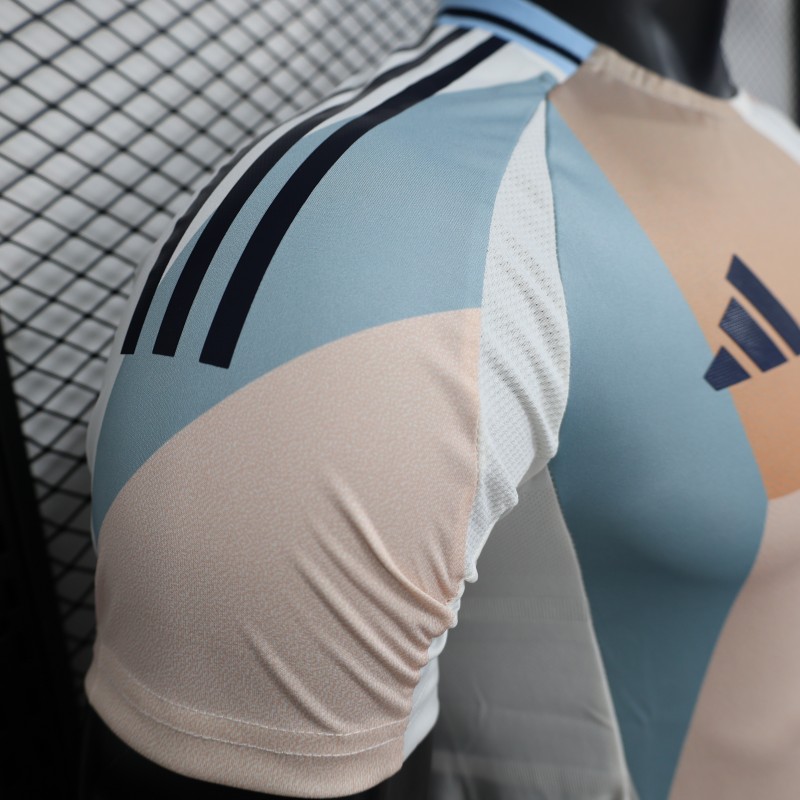 Player Version 2025 Spain Pre-Match White with Geometric Pattern Jersey