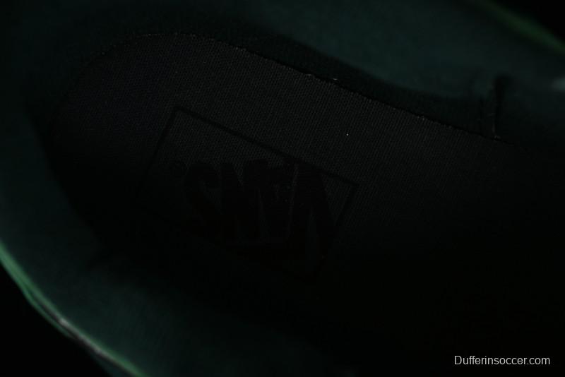 Vans Classics Knu Skool Retro Sneakers with Enlarged Toe and Thickened Tongue - VN0009QCLC2