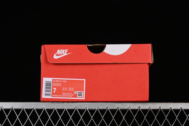 Nike TC 7900 Retro Dad Shoes with Reflective Swoosh and Cushioned Sole - DD9682-003