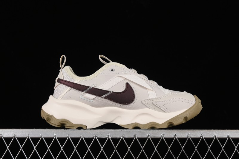 Nike TC 7900 Retro Dad Shoes with Reflective Swoosh and Cushioned Sole - DD9682-003