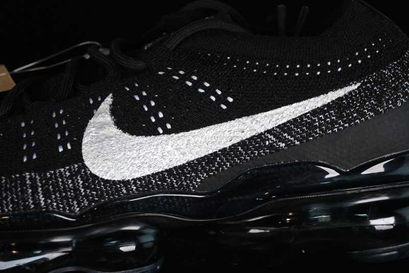 Nike Vapormax 2023 Flyknit Running Shoes with Full-Length Air Cushion - DV1678-001