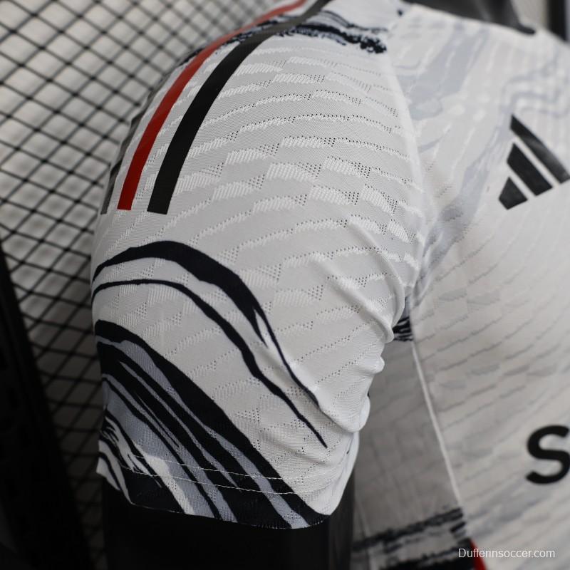 Player Version 25/26 Manchester United White with Marble Pattern and Snapdragon Sponsor Jersey