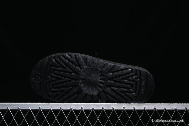 UGG Classic Mini II Snow Boots with TREADLITE Outsole - 5955