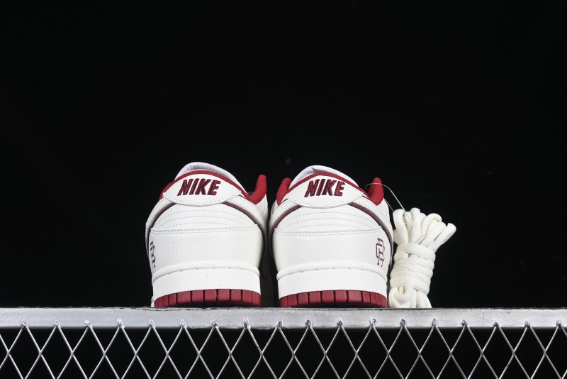 Nike Reigning Champ x SB Dunk Low Casual Skate Shoes with Triple Swoosh Design - RC3085-895