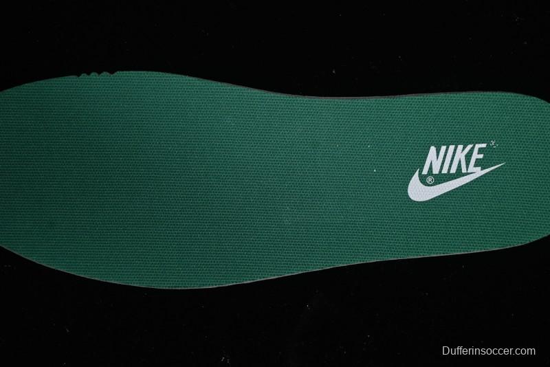 Supreme x Nike Dunk Low SB Skate Shoes with Zoom Air Cushion - XD6188-033