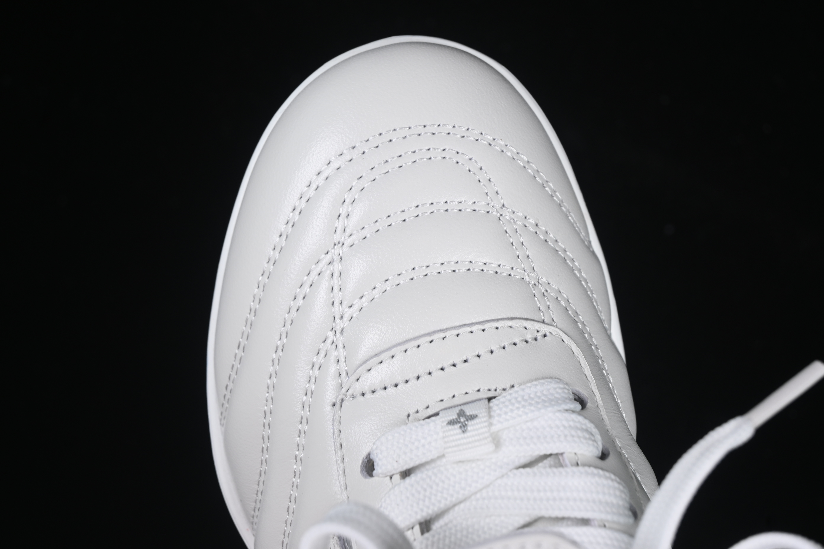 Louis Vuitton Footprint Soccer Low-Top Lifestyle Sneakers White - AJF6