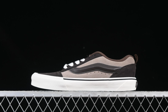 Vans Knu Skool Low-Top Retro Chunky Sneakers with Oversized Logo - VN0009QC2LN