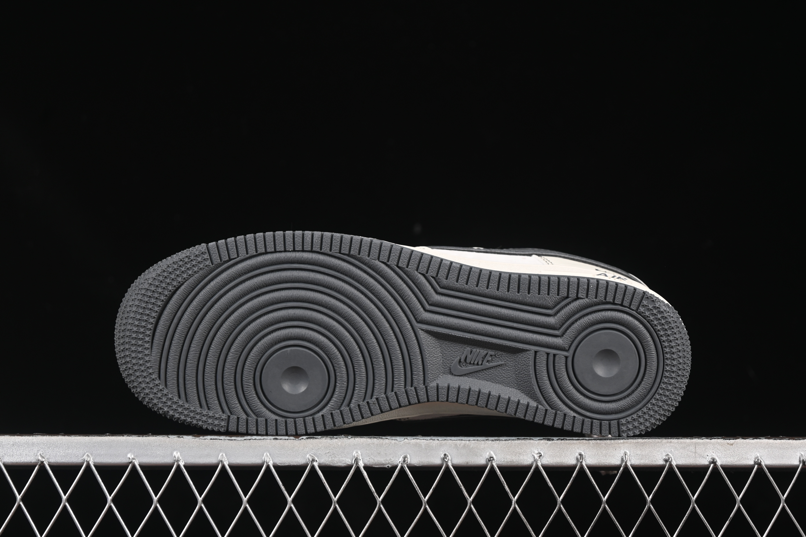 Nike Air Force 1 '07 Low Supreme Casual Sneakers with Full-Length Air Cushion - XZ6188-367