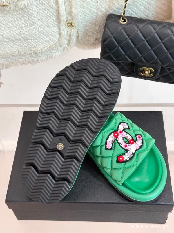 2025 Women Chanel Green Quilted Leather Slippers Embroidered LY00360