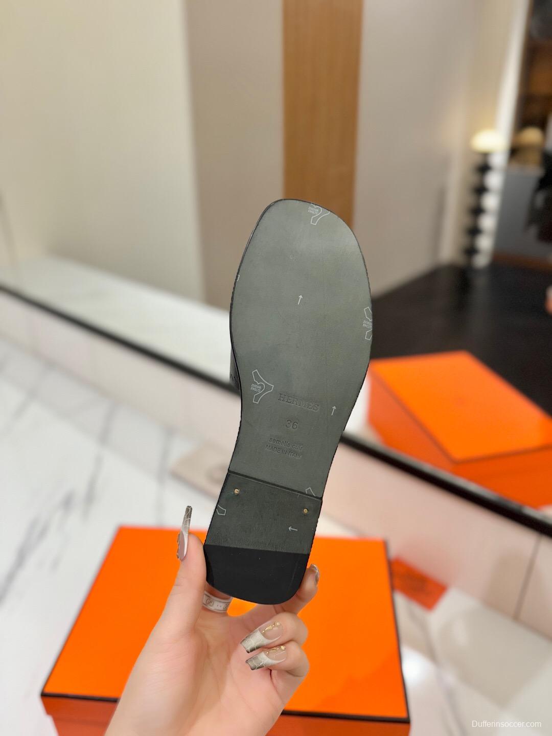 2025 Women Hermès Black Leather Slippers KFY00260