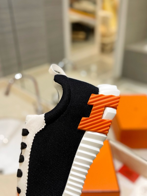 2024 Unisex Hermès Black White Imported Glossy Lambskin Water-repellent Fabric Casual Sneakers MJ00320