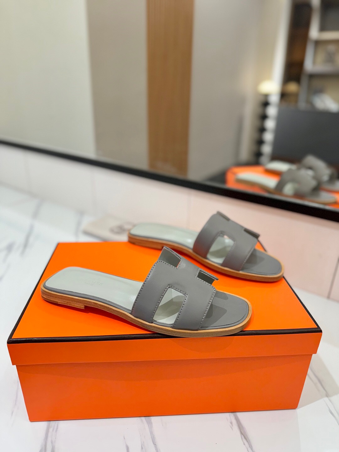 2025 Women Hermès Gray Leather Slippers