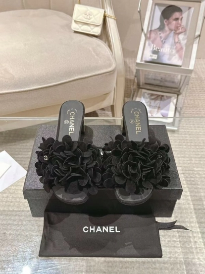2025 Women Chanel Black Leather Slippers Floral B2032-2