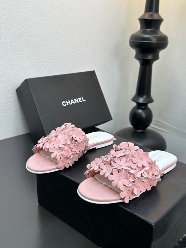 2025 Women Chanel Pink Suede Slippers
