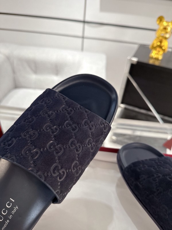 2025 Unisex Gucci Black Velvet Slippers GG Embossed AS00240