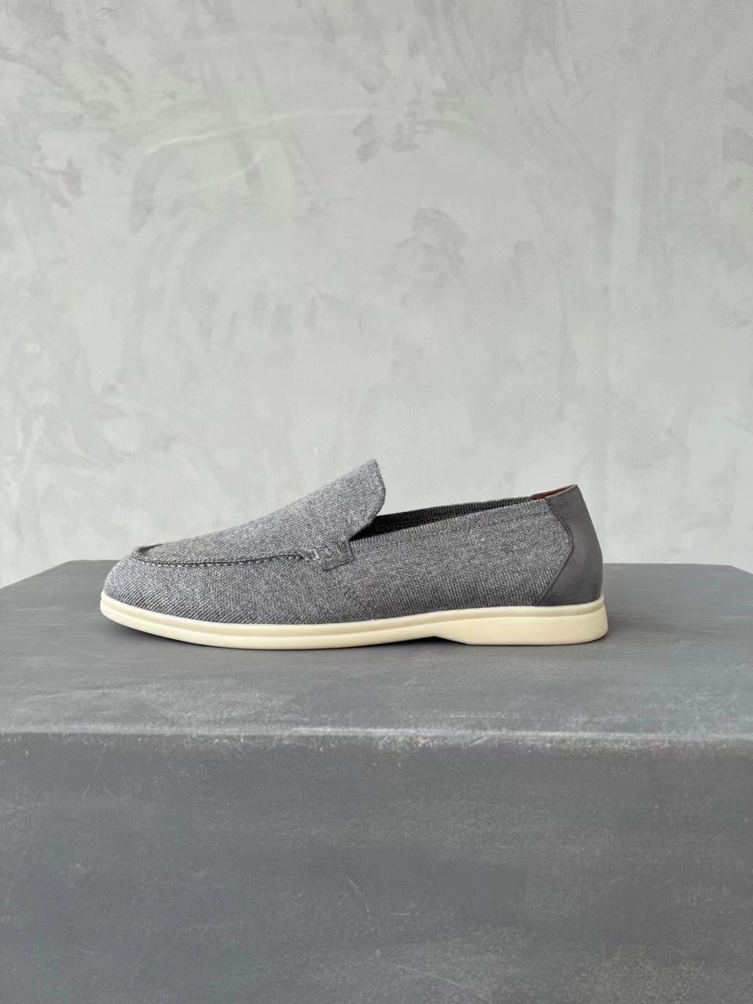 2025 Unisex Le Parmentier Grey Wool Blend Loafers AS00280