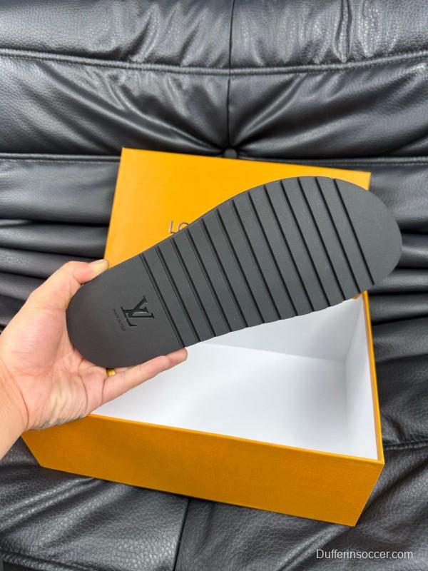 2025 Men Louis Vuitton Black Leather Slippers AS00170