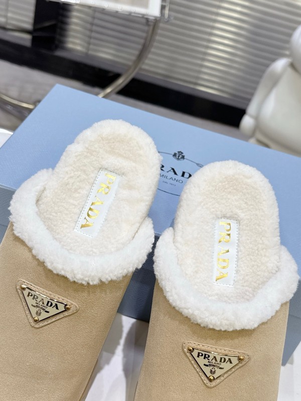 Prada Fall/Winter 2025 New Mule Slippers with Triangle Buckle Bread Loaf Toe - KFY00270