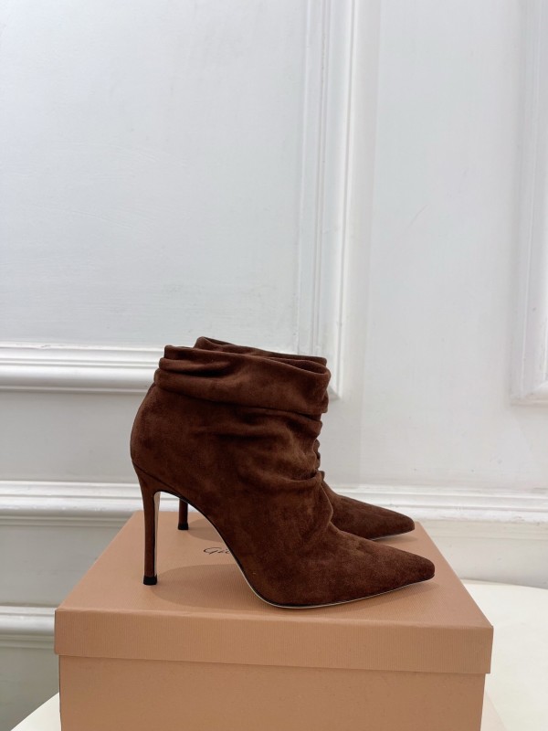 Gianvito Rossi Fall/Winter 2025 GR Pointed Toe Retro Pleated High Heel Ankle Boots - KFY00340