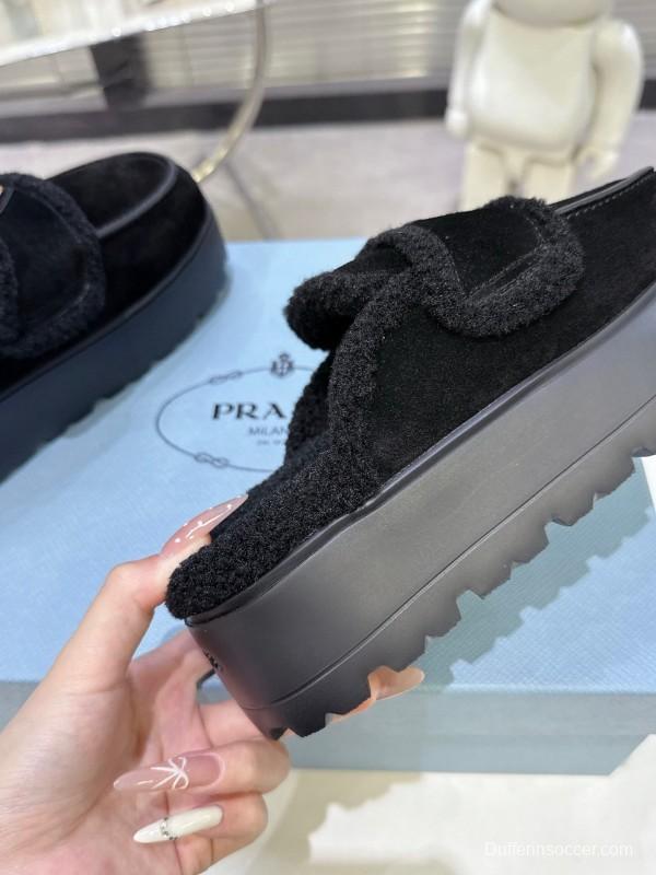 Prada Spring/Summer 2025 Runway Shearling Slippers - KFY00280