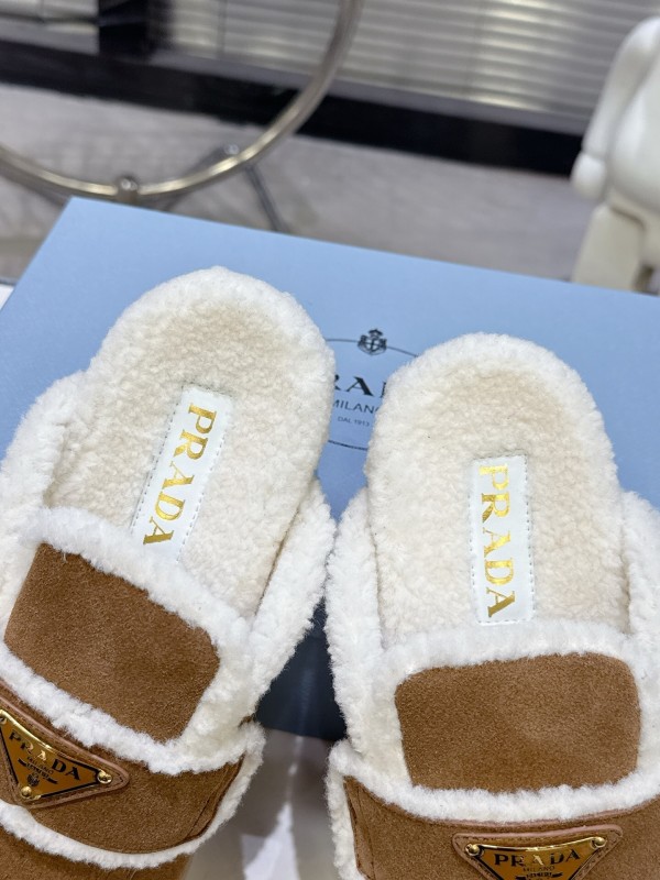 Prada Fall/Winter 2025 New Fur Mule Slippers Triangle Buckle Bread Head Semi-Slippers - KFY00270