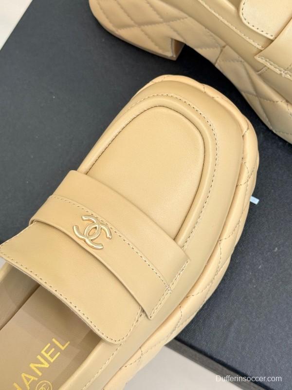 Chanel 25K Fall/Winter New Double C Platform Loafer Shoes with Waterproof Platform - KFY00320