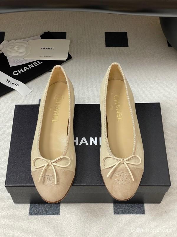 Chanel Ballet Flats with Bow Detail in Suede - KFY00300