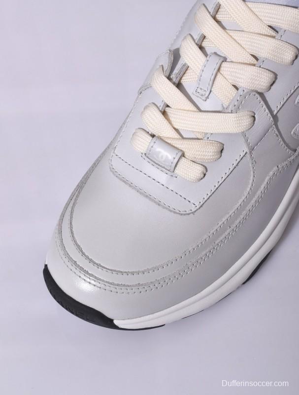 Chanel Loafers Classic Style with Gradient Logo and Platform Sole - KFY00350