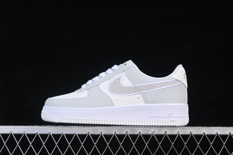 Nike Air Force 1 '07 Low Casual Sneakers with Classic Leather Upper - IB6842-100