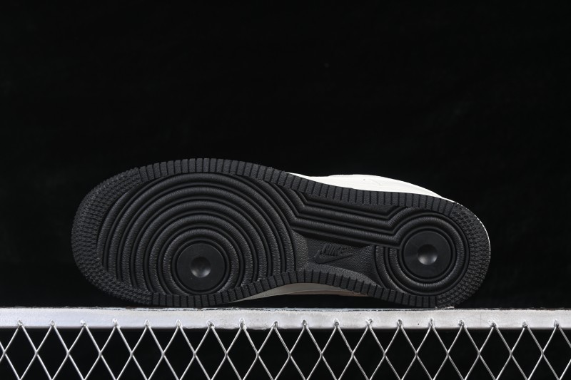 Nike Air Force 1 '07 Low Casual Sneakers with Two-Tone Contrast Design - MM3399-813