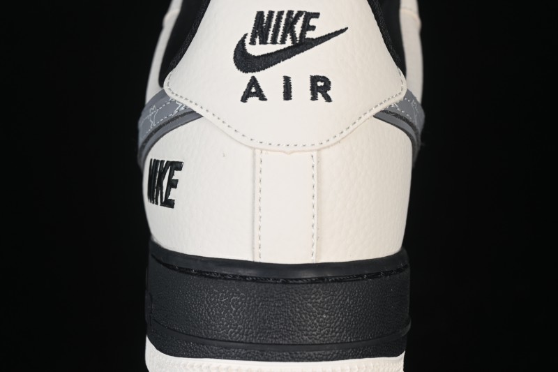 Nike Air Force 1 '07 Low Casual Skateboarding Shoes in White and Black - DF0188-132