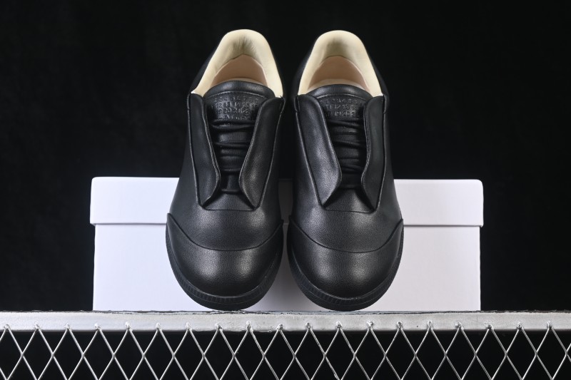 Maison Margiela Replica Calfskin Retro Low-Top Sneakers - S58WS0180