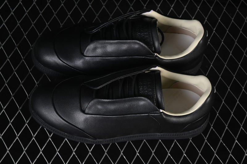 Maison Margiela Replica Calfskin Retro Low-Top Sneakers - S58WS0180