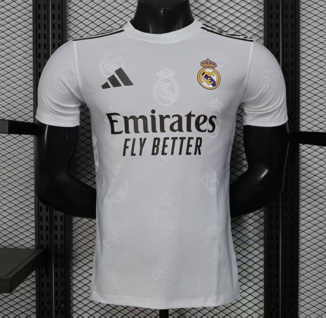 Player Version 25/26 Real Madrid White with Embossed Royal Crest Pattern Jersey
