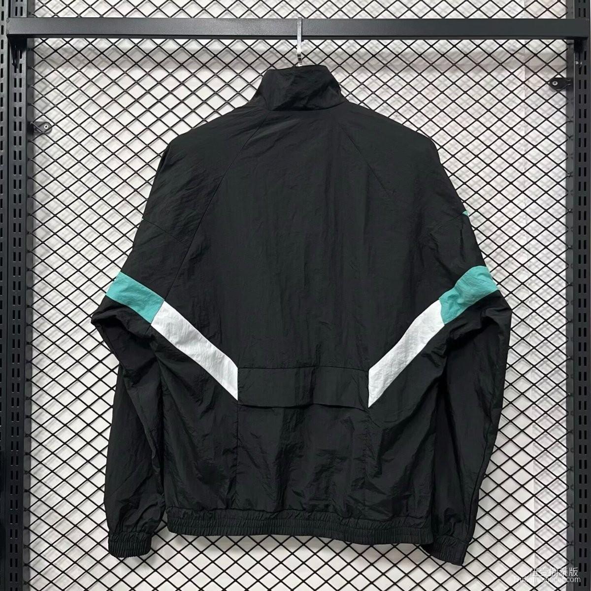 25/26 Newcastle United Black Full Zipper Windbreaker